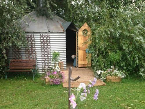 Skipbridge Farm Shepherds Huts Campground Green Hammerton Exteriér fotografie
