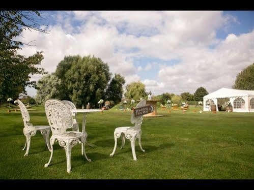 Skipbridge Farm Shepherds Huts Campground Green Hammerton Exteriér fotografie